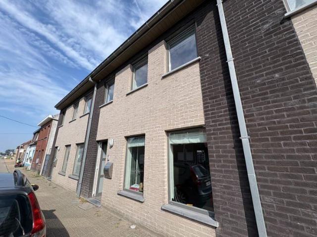 Ruime gezinswoning met 3 à 4 slaapkamers, garage en tuin