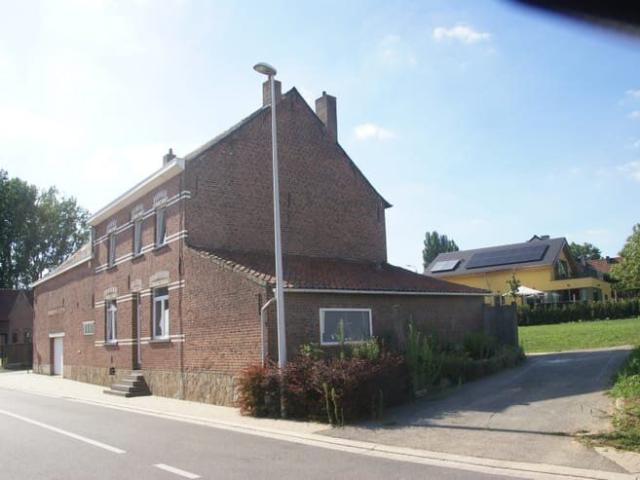 Ruime gezinswoning met 3 slaapkamers, garage en atelier