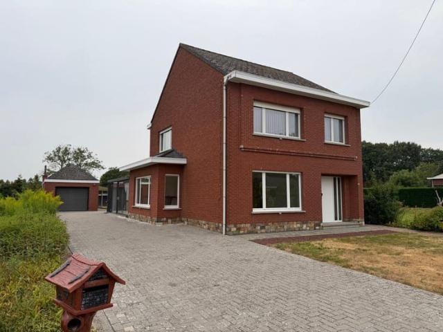 Ruime gezinswoning met 3 slaapkamers, garage en tuin