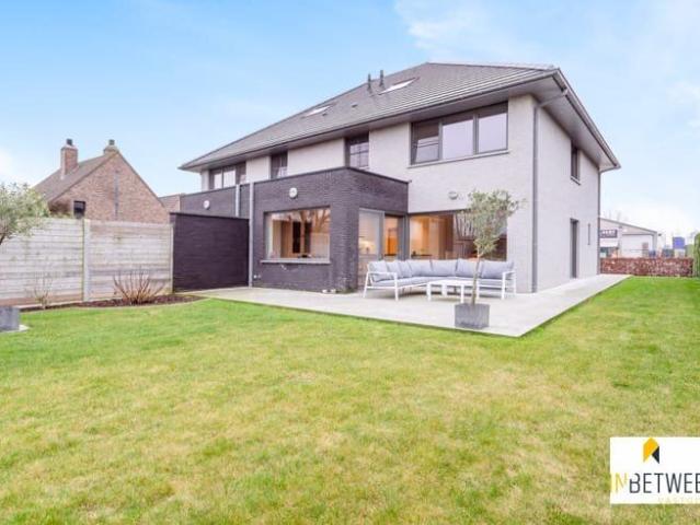 Ruime gezinswoning met 4 slaapkamers, garage en grote tuin