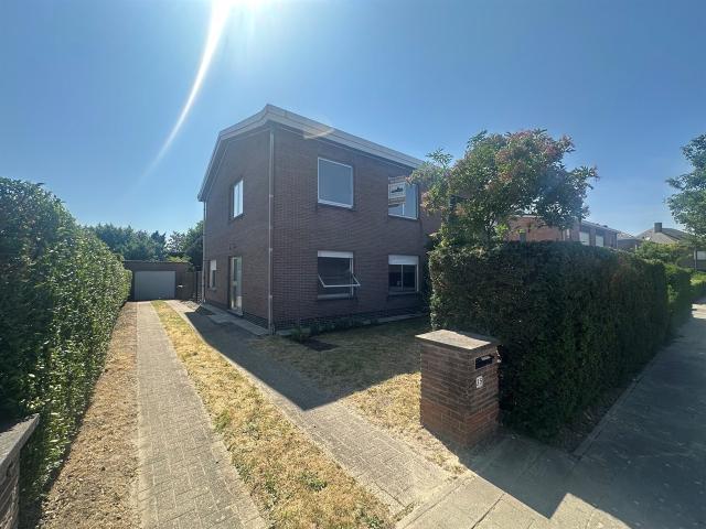 Ruime gezinswoning met 4 slaapkamers, garage en tuin
