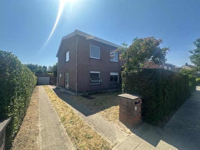 Ruime gezinswoning met 4 slaapkamers, garage en tuin