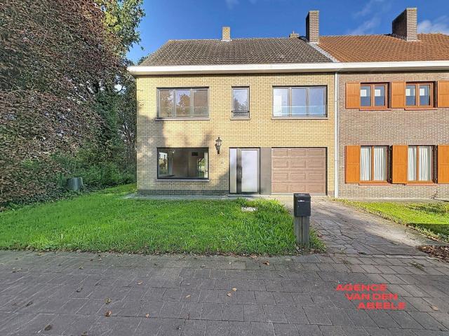 Ruime gezinswoning met 4 slaapkamers en grote tuin in Sint A