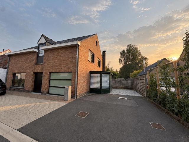 Ruime gezinswoning met 4 slaapkamers in Torhout!