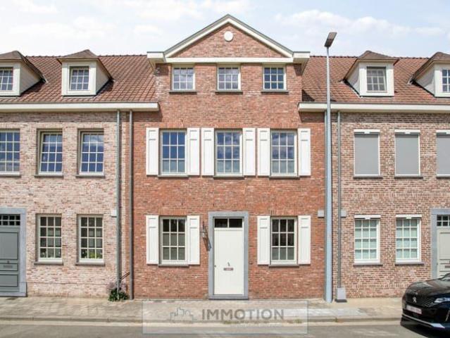 Ruime gezinswoning te huur in Heule met 4 slaapkamers.