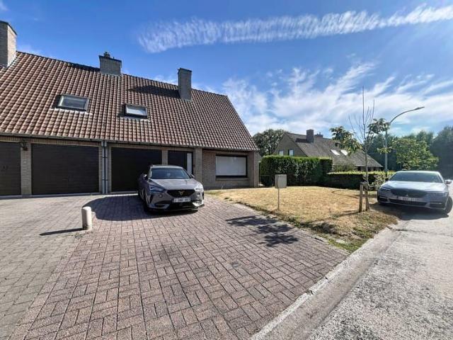 Ruime halfopen woning met 3 slaapkamers in centrum Aalter