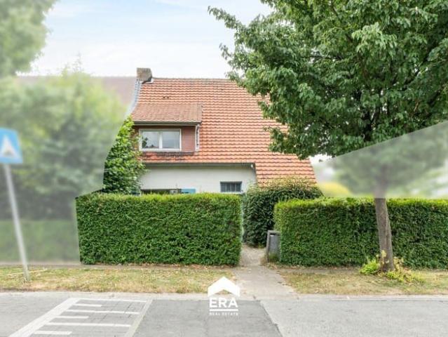 Ruime halfopen woning met 4 slaapkamers en tuin
