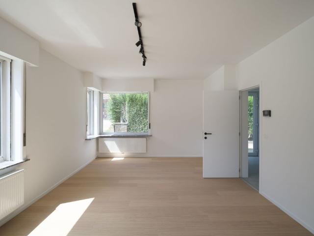 Ruime halfopen bebouwing met tuin