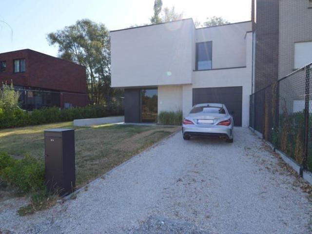 Ruime halfopen nieuwbouwwoning met tuin, garage en 3 slaapk