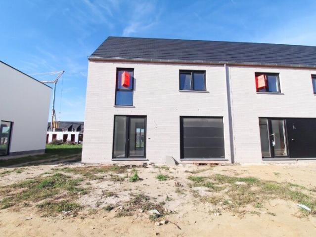Ruime halfopen nieuwbouwwoning te Roeselare