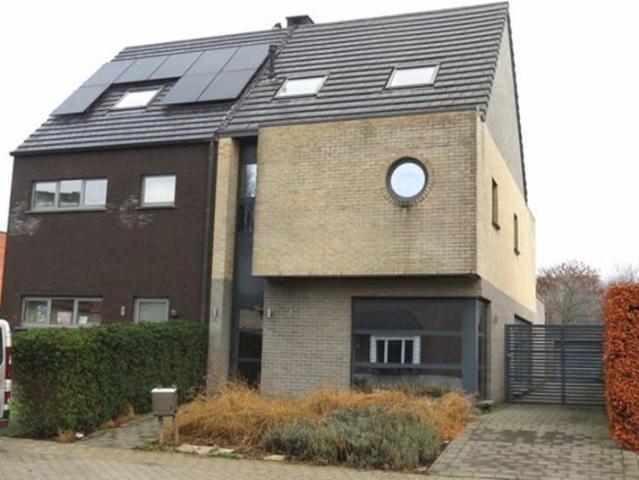 Ruime HOB, met garage op 488m²