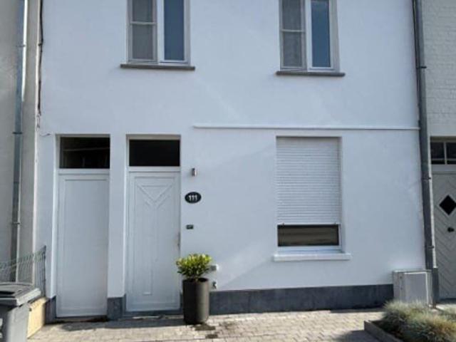 Ruime, instapklare woning in centrum Zeveneken