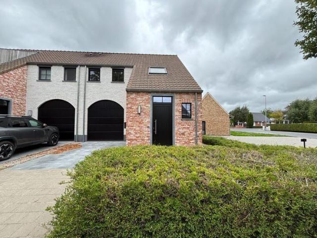 Ruime Instapklare woning te huur