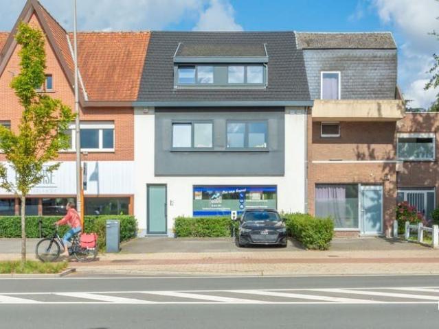 Ruime instapklare duplex met terras in hartje Merelbeke