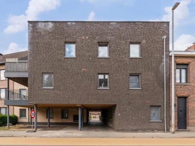 Ruime, instapklare studio met terras en autostaanplaats