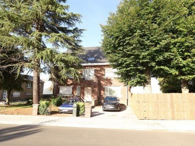 Ruime karaktervolle woning met tuin en dubbele garage