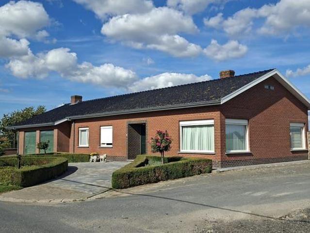 Ruime, landelijk gelegen woning met 3 slaapkamers en tal va