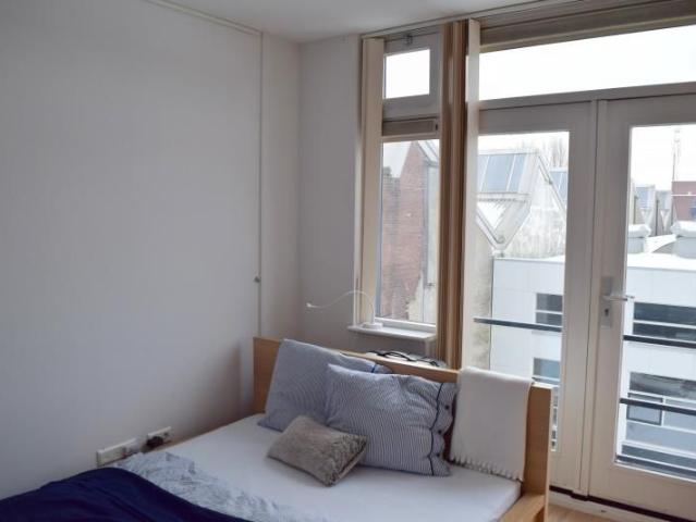 Ruime lichte studio’s te huur aan de Oostzeedijk