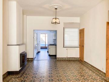 Ruime, lichtrijke woning met terras TE HUUR