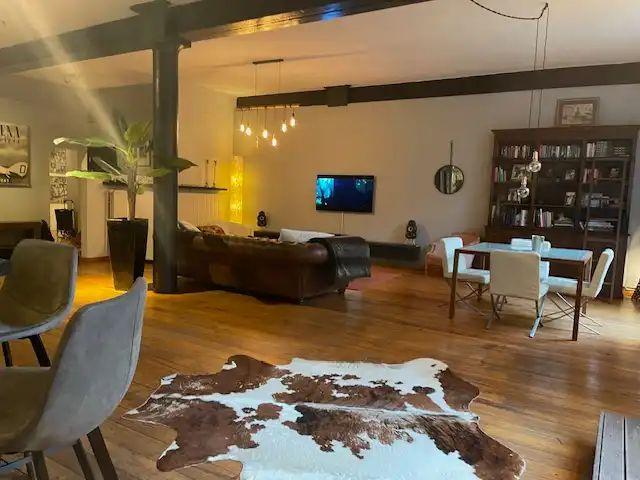 Ruime loft op toplocatie, groot zonne terras + Parking!