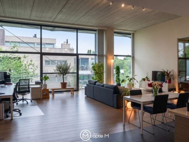 RUIME LOFT VAN 190 M2 MET TERRAS