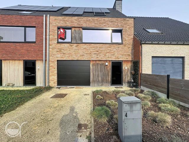 Ruime nieuwbouwwoning met garage en tuin