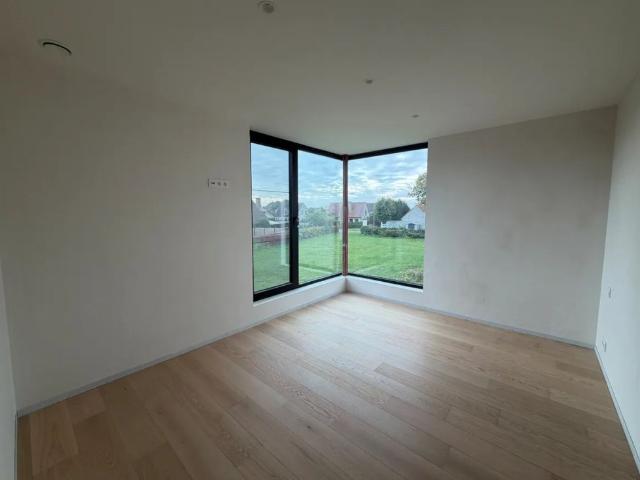 Ruime nieuwbouwwoning met terras en tuin