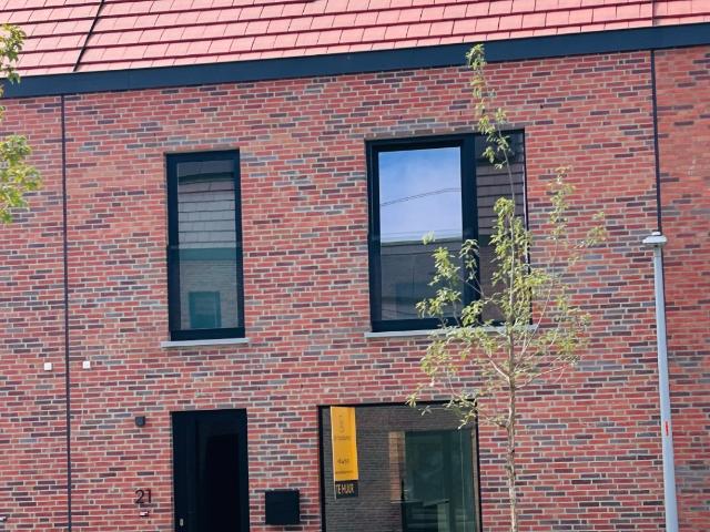 Ruime nieuwbouwwoning met 3 slaapkamers en eigen parkeerplaats in groene woonwijk De Weverie