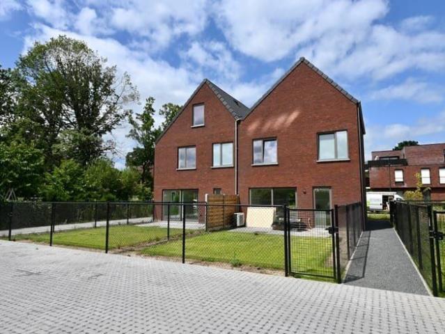 Ruime nieuwbouwwoning met 4 slaapkamers !