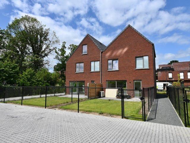 Ruime nieuwbouwwoning met 4 slaapkamers !