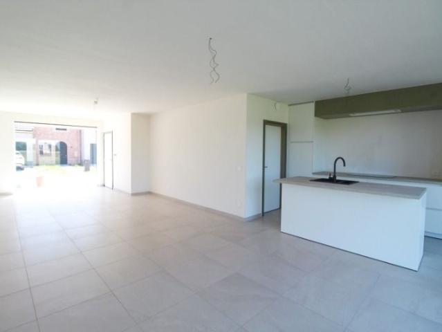 Ruime nieuwbouwwoning te Roeselare