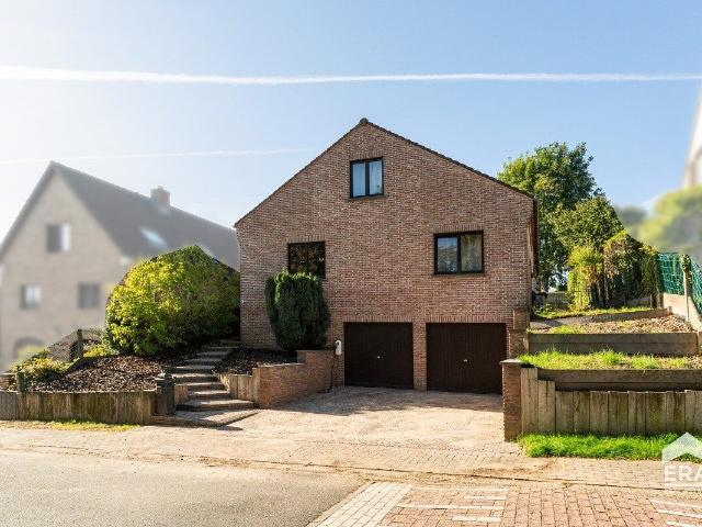Ruime open bebouwing met 5 slaapkamers