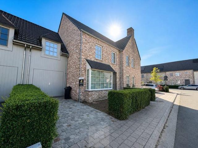 Ruime, recente gezinswoning met 4 slpk’s en garage