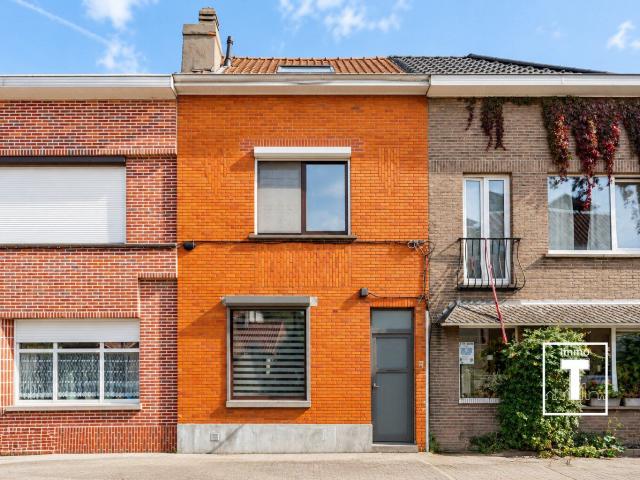 Ruime rijwoning met tuin op topligging!