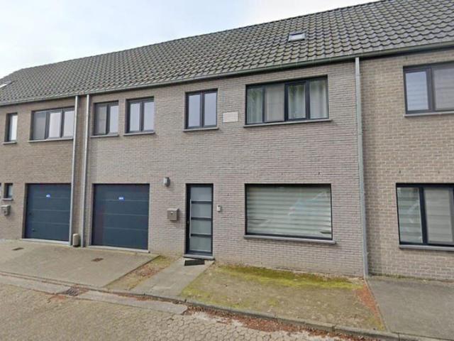 Ruime rijwoning met 3 slaapkamers, garage en tuin