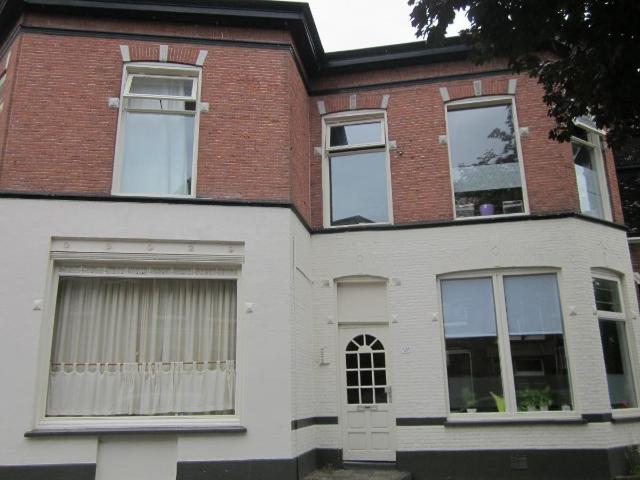 Ruime rustige studio GEEN STUDENTEN