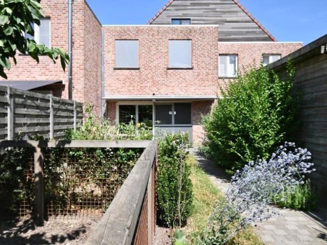 Tijdelijke huur voor 1 jaar! Ruime, stijlvolle woning met