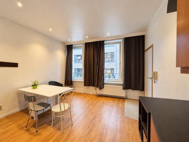 Ruime studio op uitstekende locatie te huur in Gent