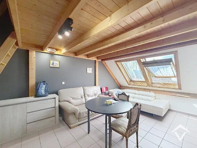 Ruime studio met aparte badkamer te Roeselare
