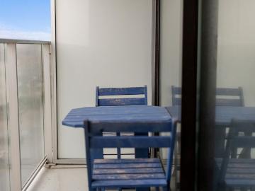 Ruime studio met zeezicht te huur op jaarbasis in De Panne