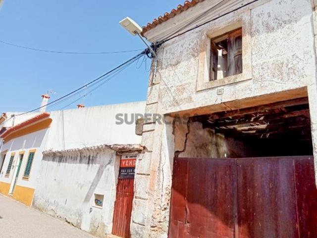 Ruina T1 para recuperar na Comenda