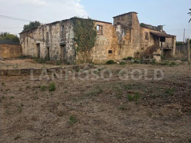 Ruína com elevado potencial de investimento em Adães, Barcelos