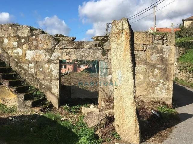 RUÍNA COM PROJETO APROVADO EM SÃO JORGE ARCOS DE VALDEVEZ
