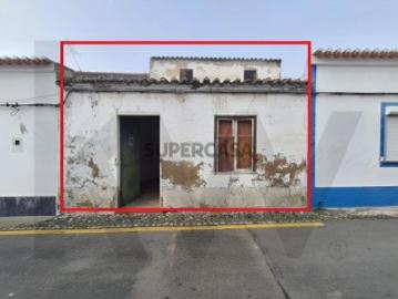 Ruína com Projeto Aprovado para Duas Moradias T2 Duplex