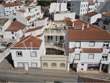 Moradia T3 com piscina no centro de Lagoa