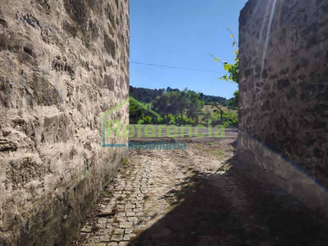 Ruina com Terreno