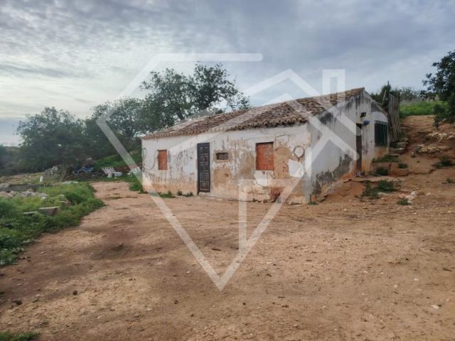 Ruina com terreno a venda em Estômbar