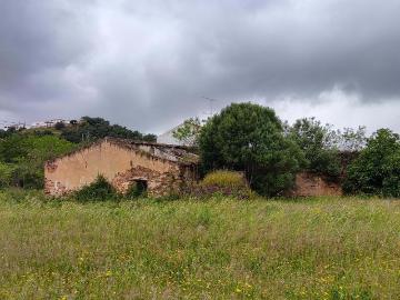 Ruina com terreno de 4700 m2 Salir Loulé