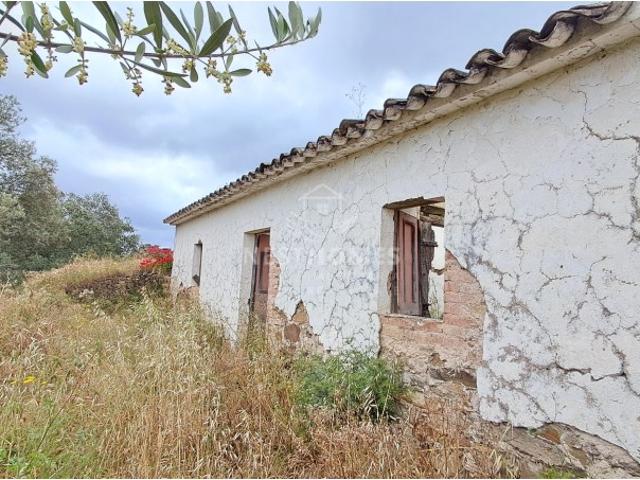Ruína com Terreno e Vista Panorâmica na Serra Algarvia