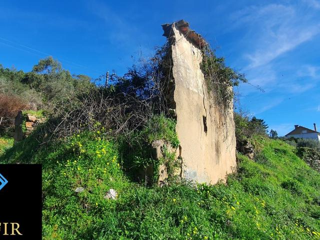 Ruína com Terreno em Ribeira, Ferreira do Zêzere